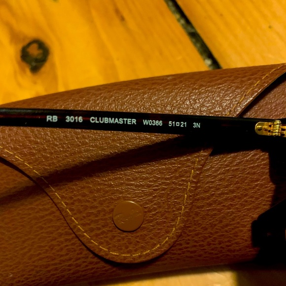 Ray-Ban Clubmaster Sunglasses - Picture 4 of 5